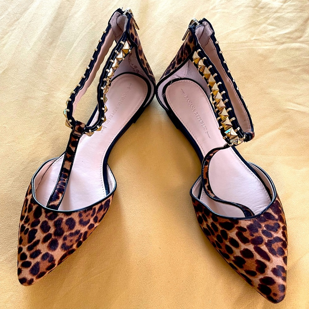Beautiful calf hair flats w/gold embellishments
